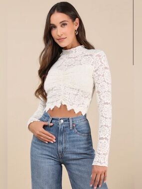 LuLu’s Cream Lace Long-Sleeve Cropped Top